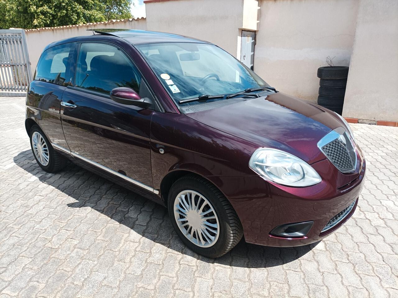 Lancia Ypsilon 1.3 MJT 90 CV Oro Bianco