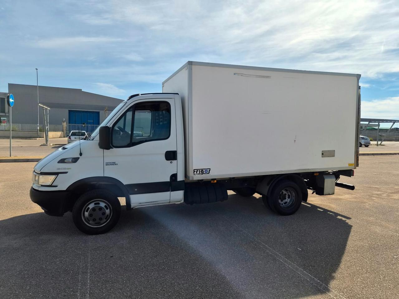Iveco Daily 35C10 Cassa Isotermica Coibentata con Sponda Idraulica ruote gemellate