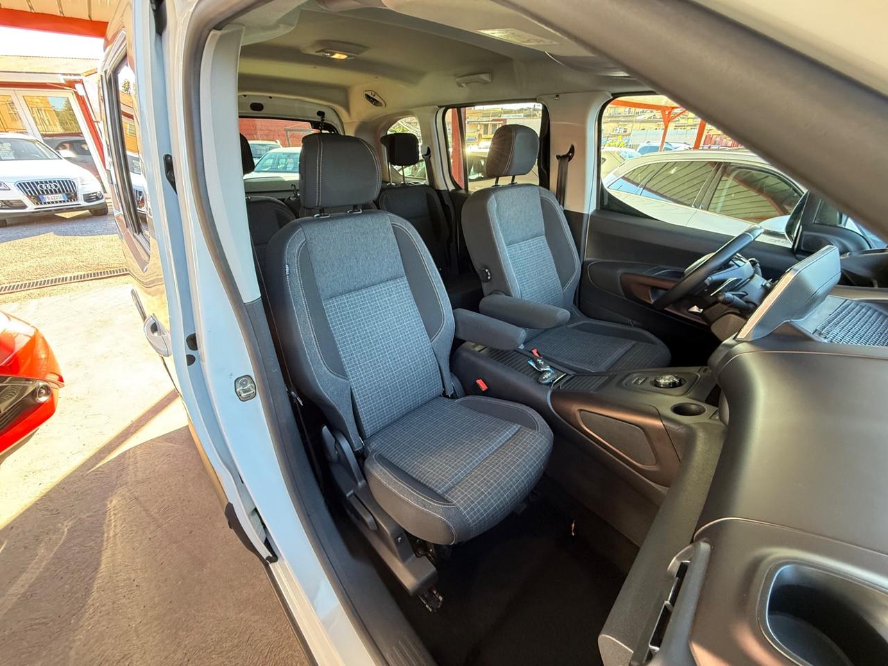 Peugeot Rifter 130- GT Line -automatica -unipro-rate