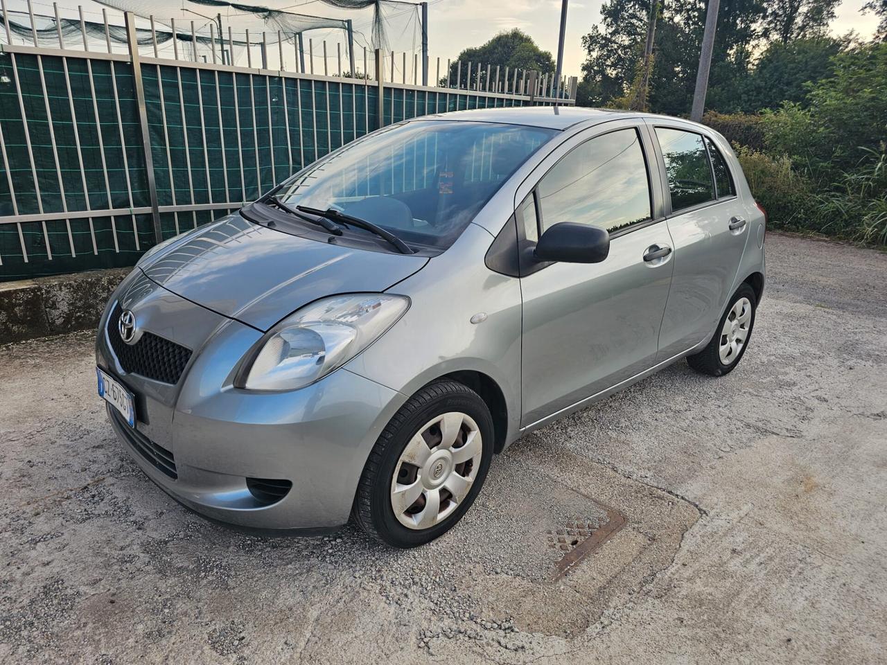 Toyota Yaris 1.0 5 porte