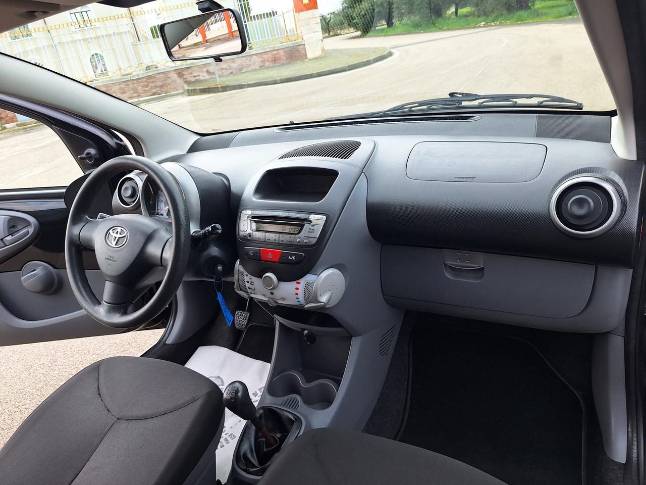 Toyota Aygo 1.0 VVT-i 5 porte Active 2012