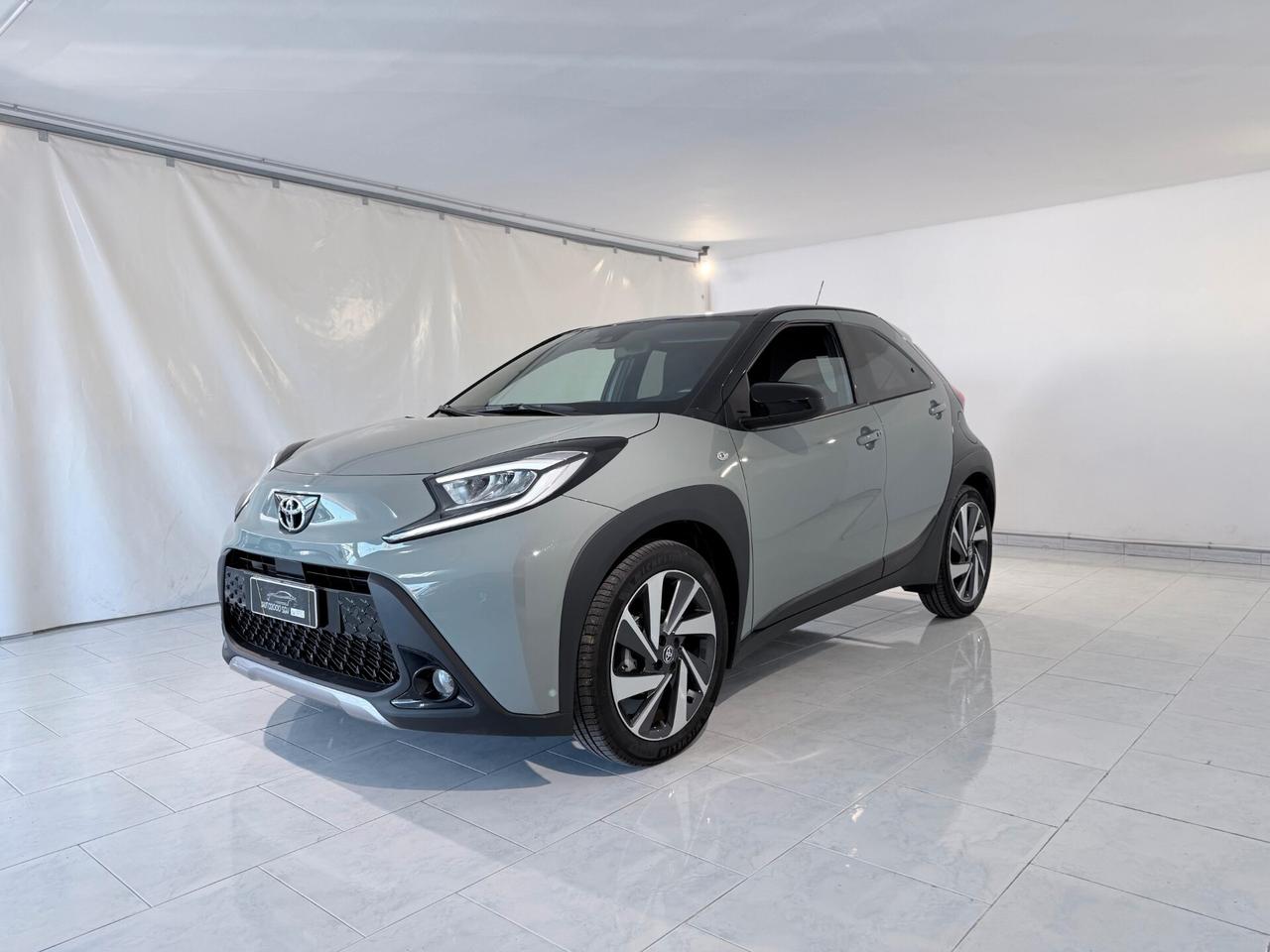 TOYOTA AYGO X LOUNGE NEOPATENTATI