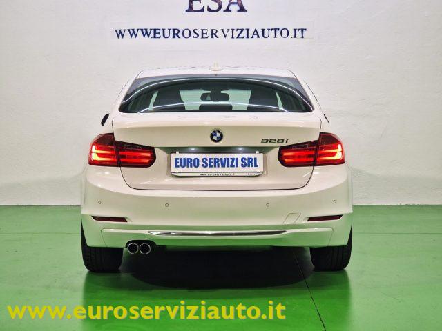 BMW 328 i Luxury