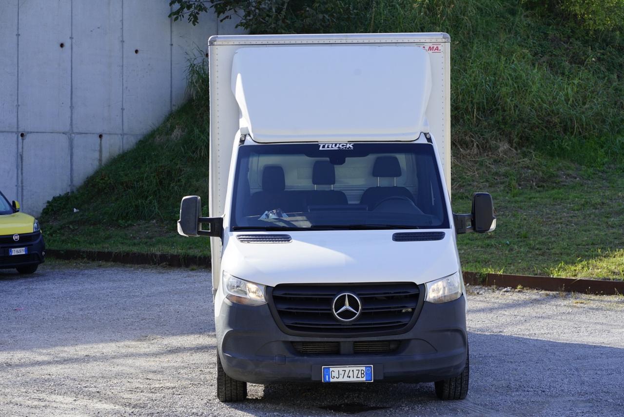 Mercedes Benz 311 Tra Ant con Sponda