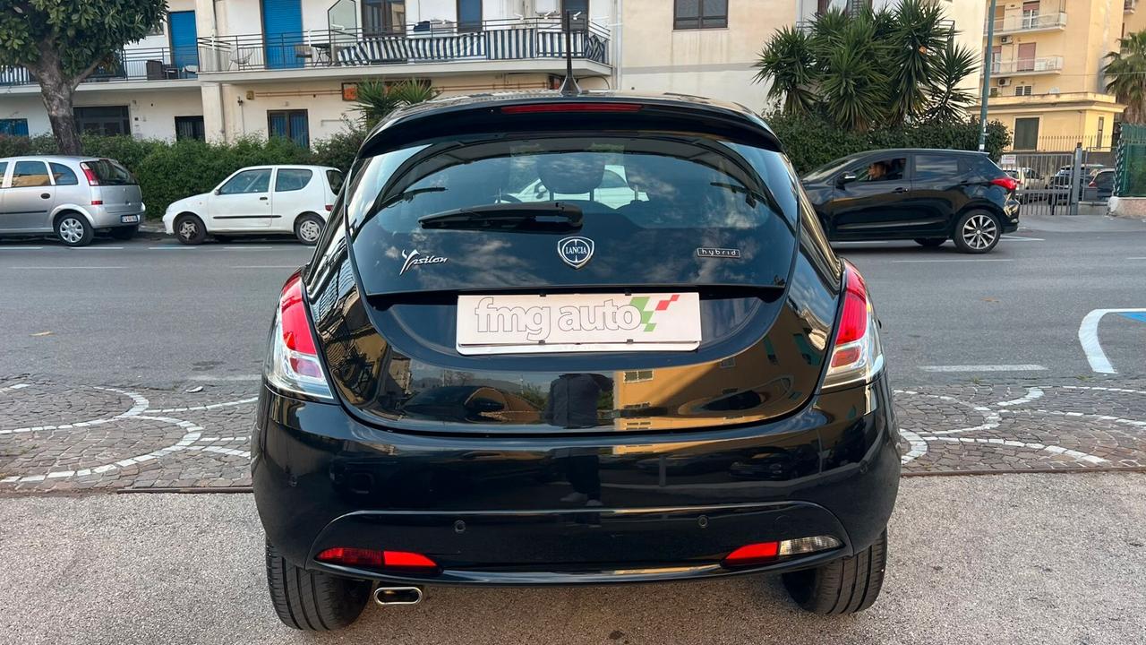 Lancia Ypsilon 1.0 FireFly 5 porte S&S Hybrid Gold