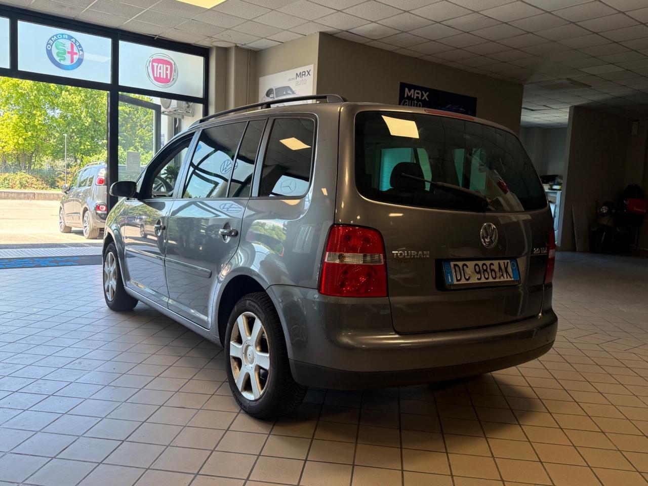 Volkswagen Touran 2.0 16V TDI Highline 7 POSTI!!