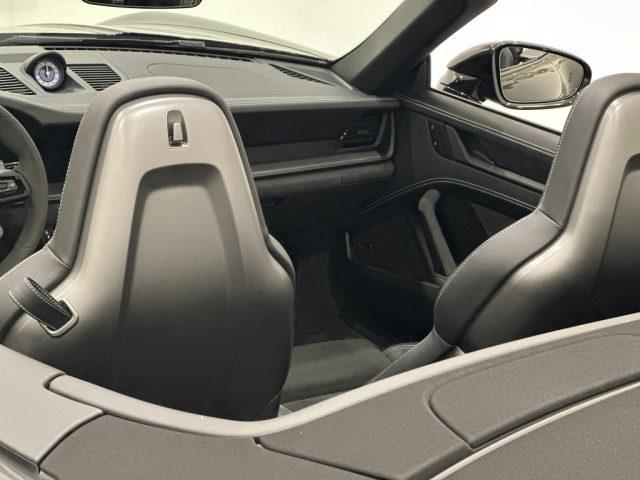 PORSCHE 992 Carrera 911 4 GTS Cabriolet