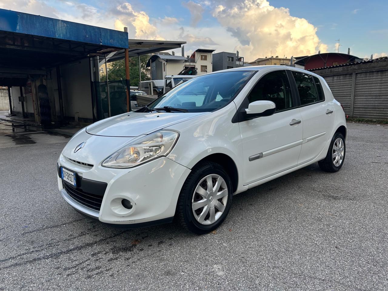 Renault Clio 1.2 16V 5 porte BENZINA NEOPATENTATI