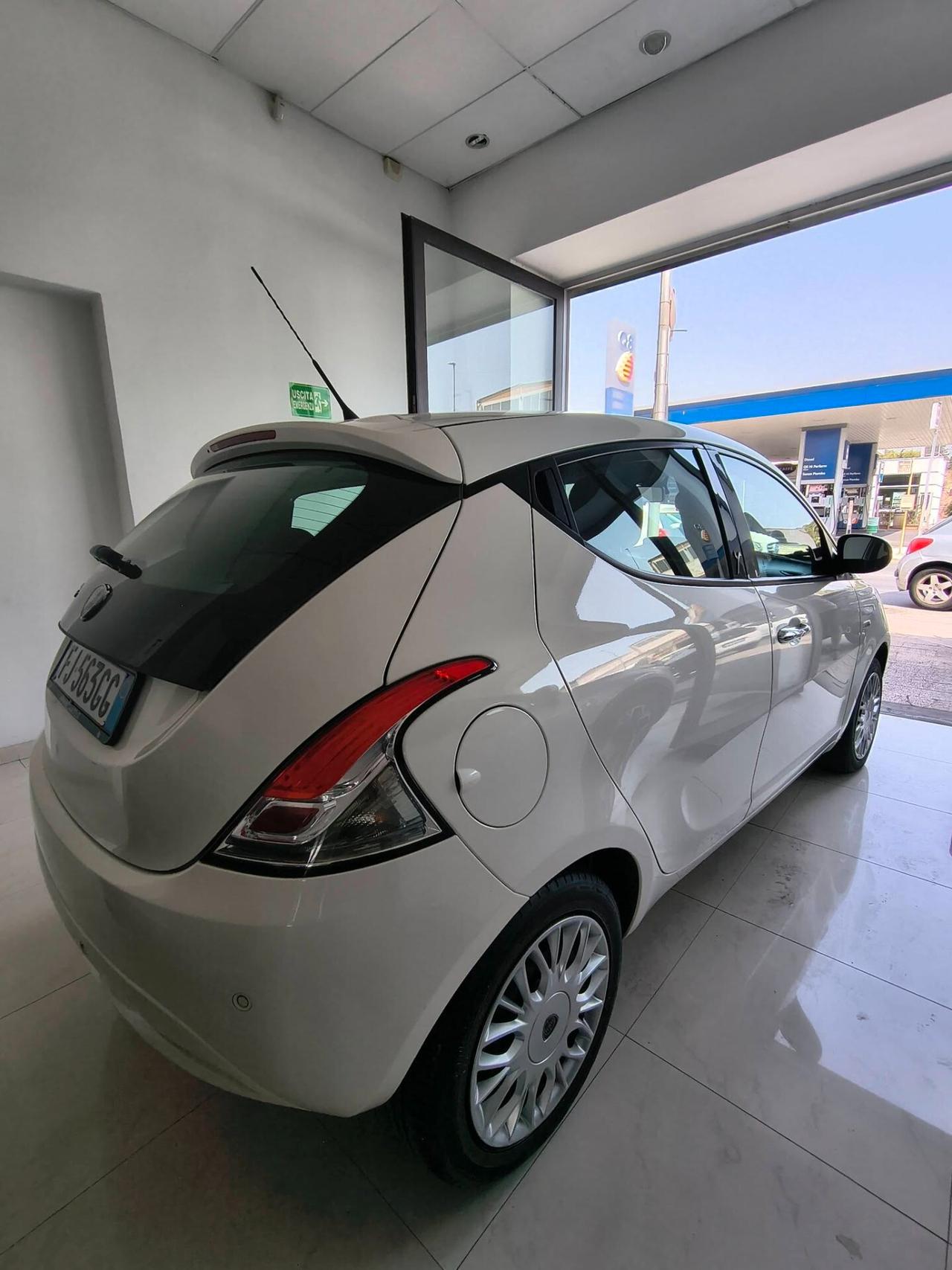 Lancia Ypsilon 1.3 MJT 16V 95 CV 5 porte S&S Silver