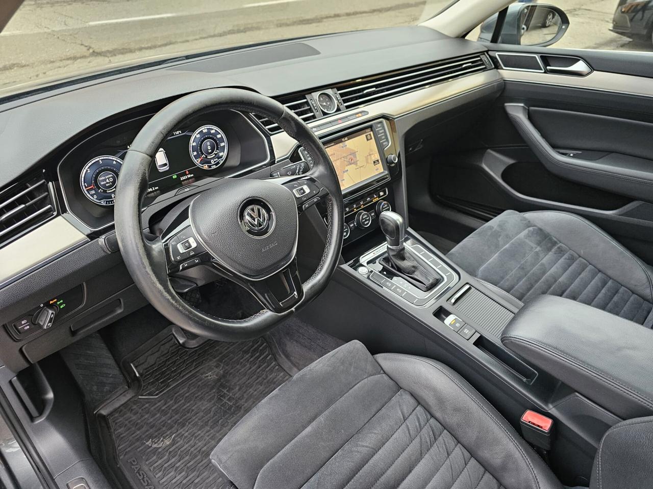 Volkswagen Passat Variant 2.0 TDI 190cv 4Motion*DSG*Navi*Tetto*Bi-Xeno*Cockpit*Euro6*
