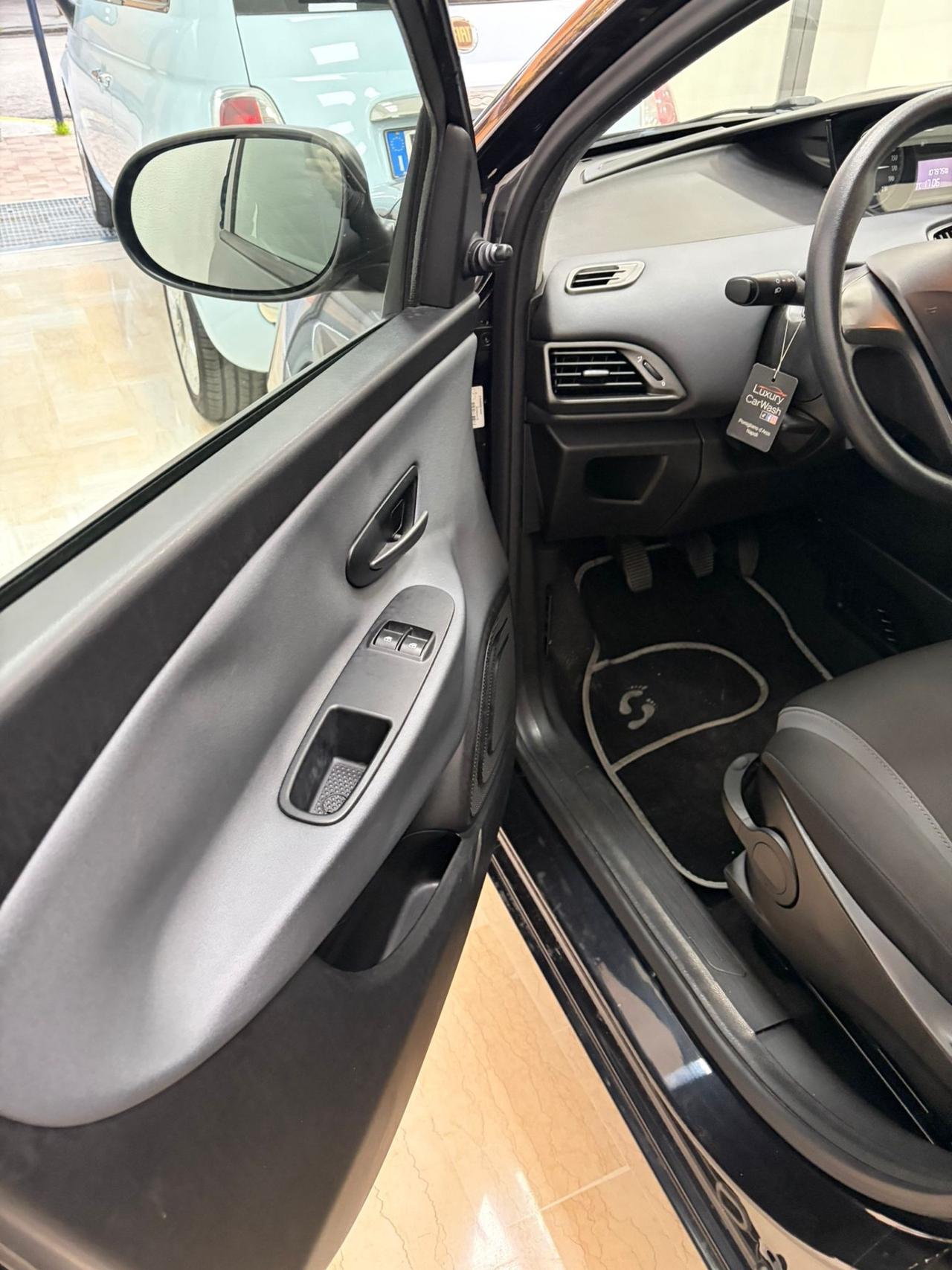 Lancia Ypsilon 1.2 69 CV 5 porte Silver