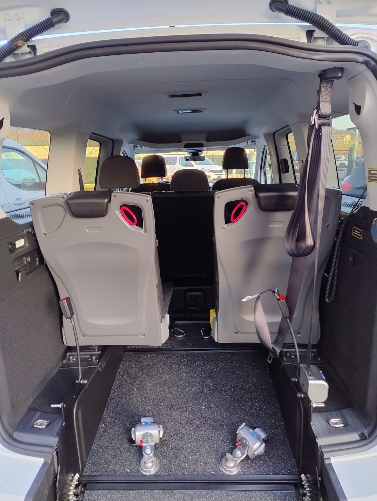 Ford Tourneo Connect freedom USO TAXI E SERVIZIO SOCIO SANITARIO