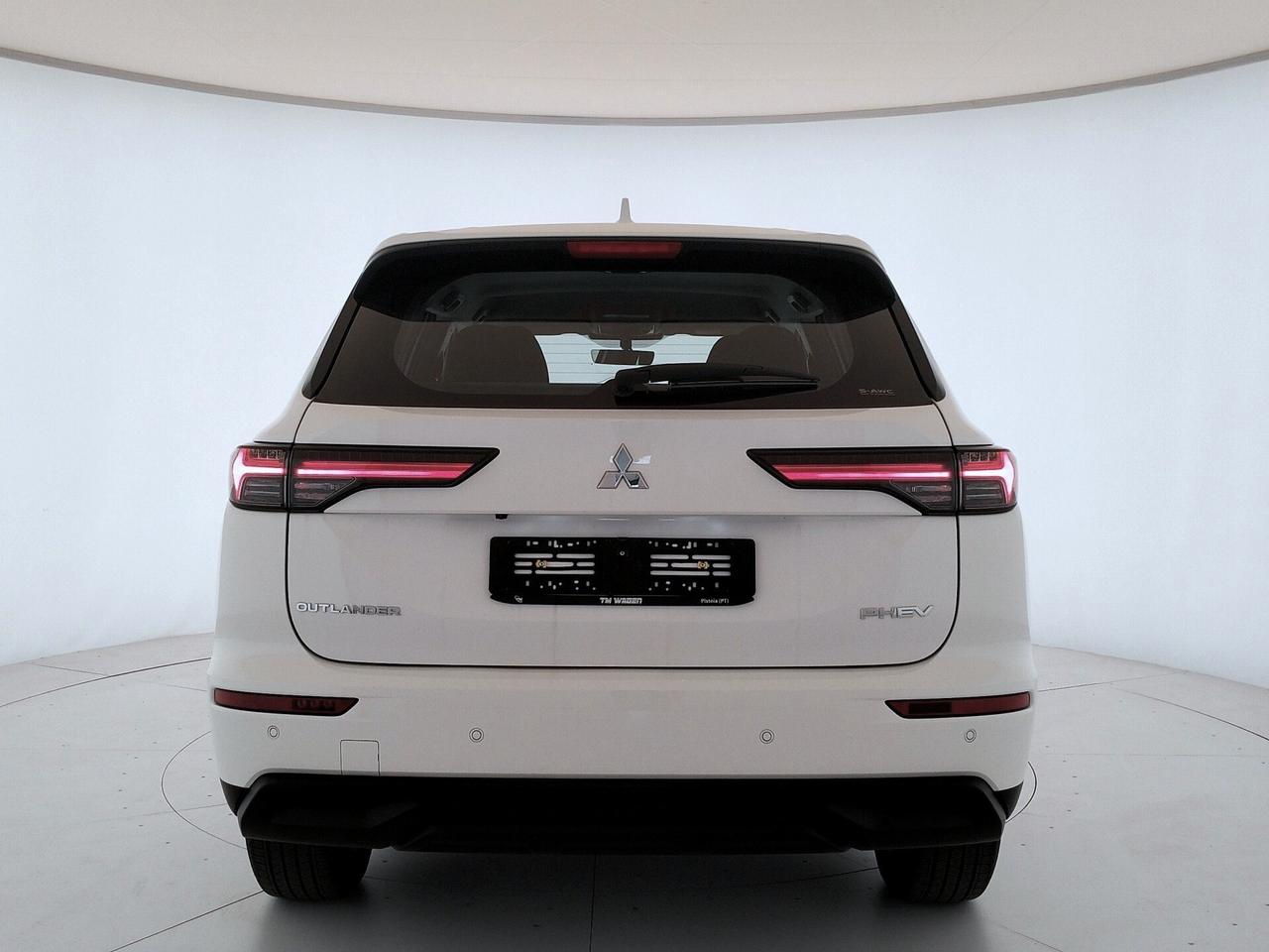 Mitsubishi Outlander DISPONIBILE IN VARIE COLORAZIONI E ALLESTIMENTI - CONCESSIONARIO UFFICIALE