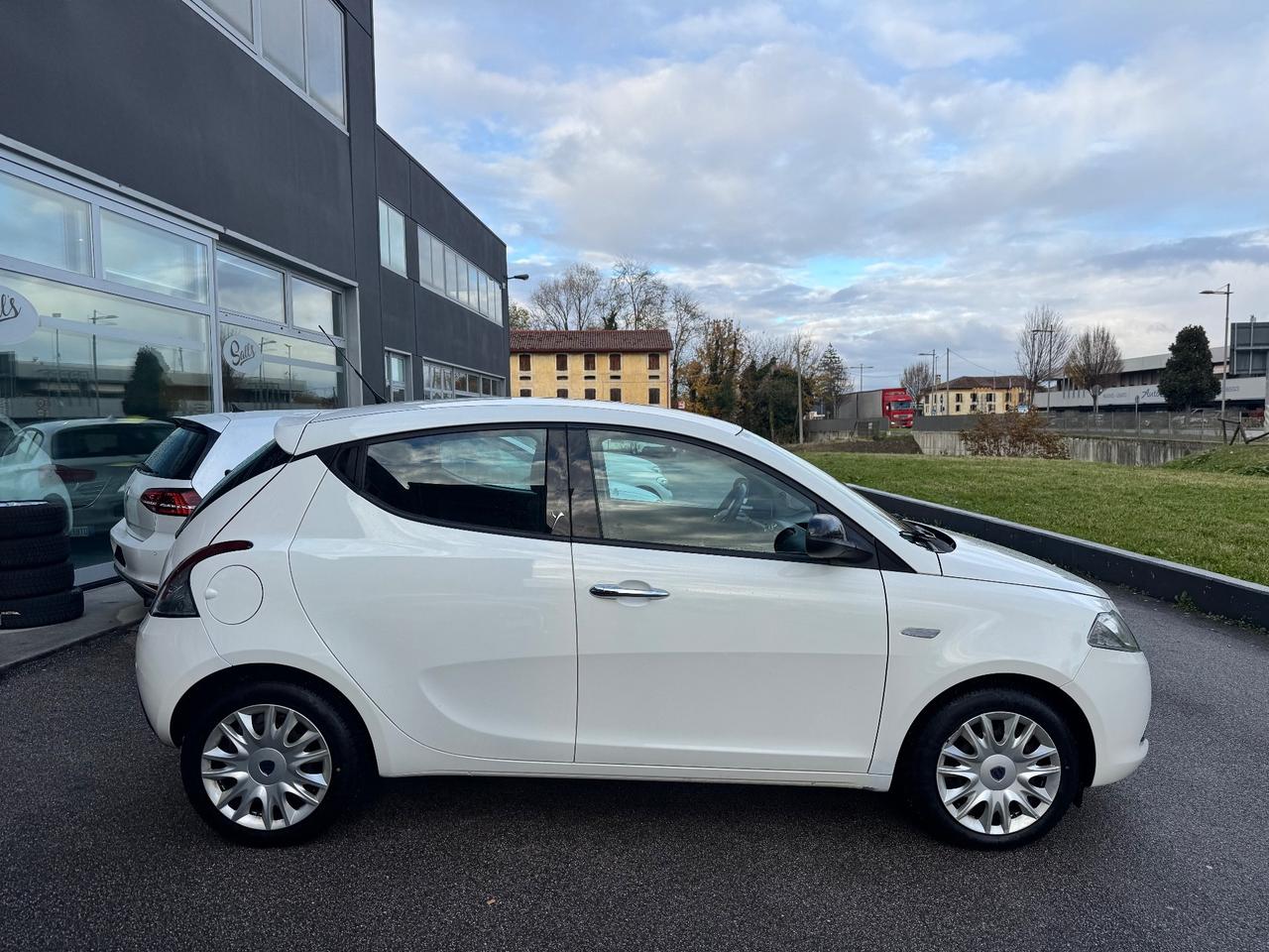 Lancia Ypsilon Neopatentati