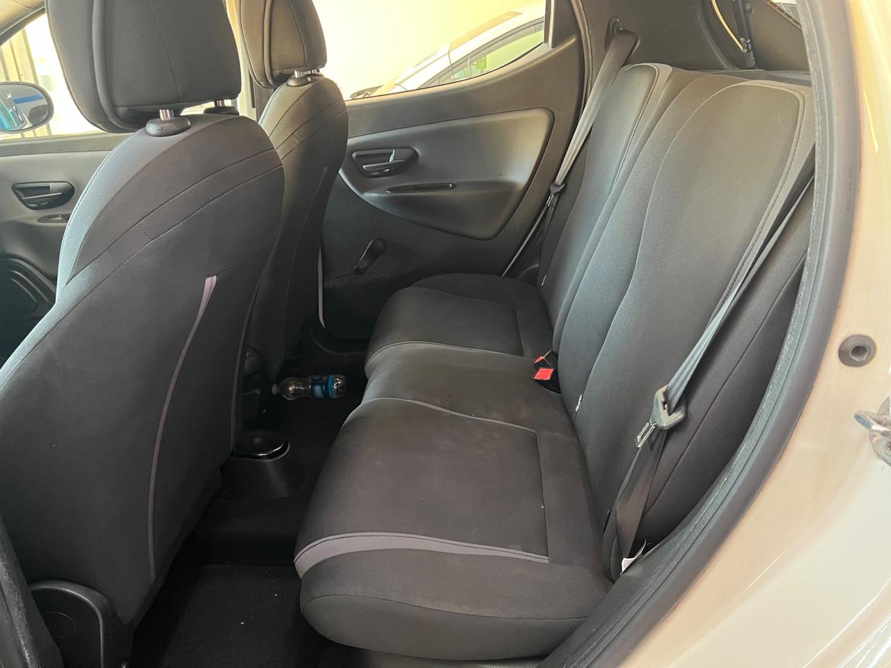 Lancia Ypsilon 0.9 TwinAir 85 CV 5 porte Metano Ecochic Platinum