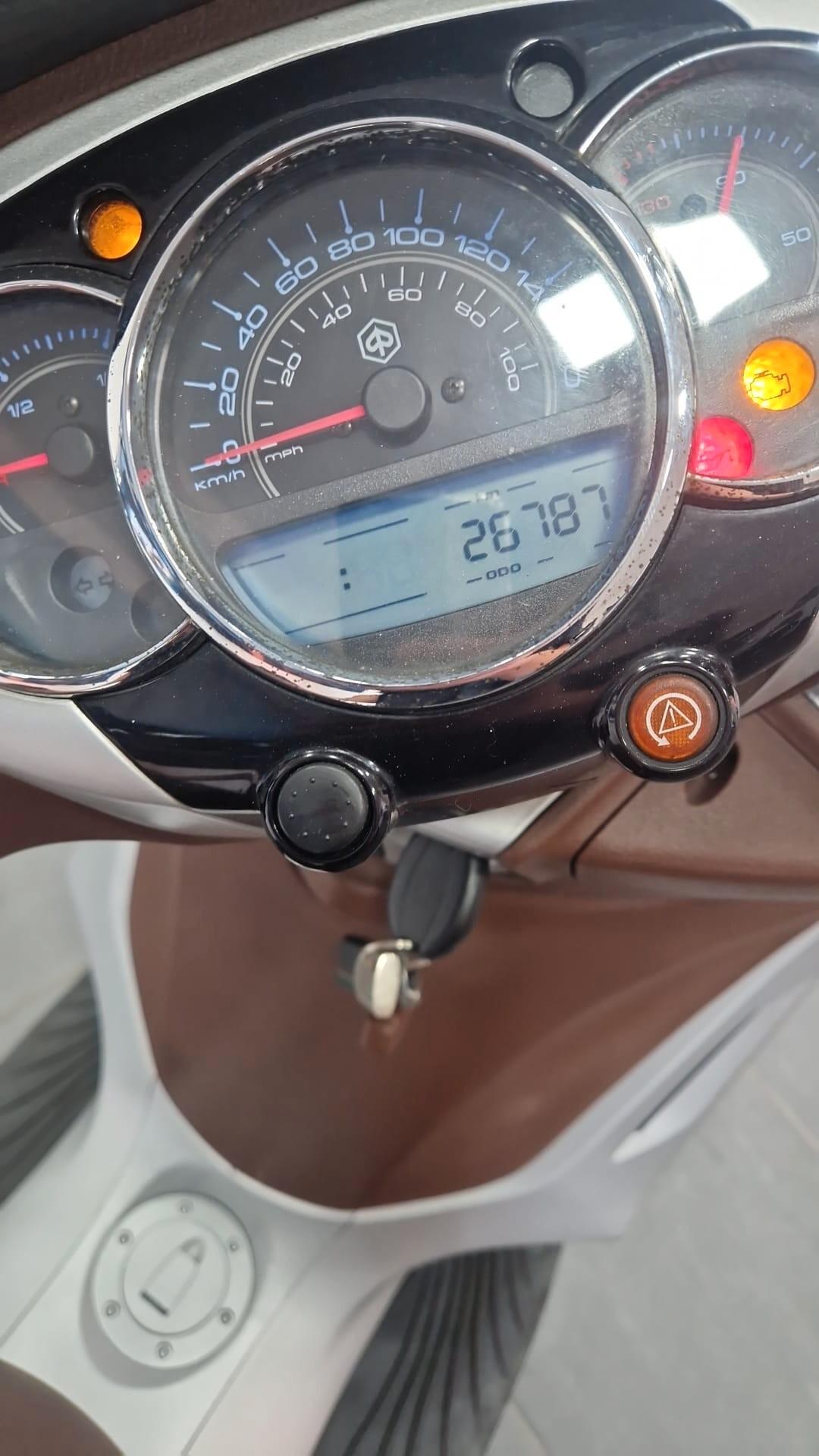 Piaggio Beverly 300 BASE