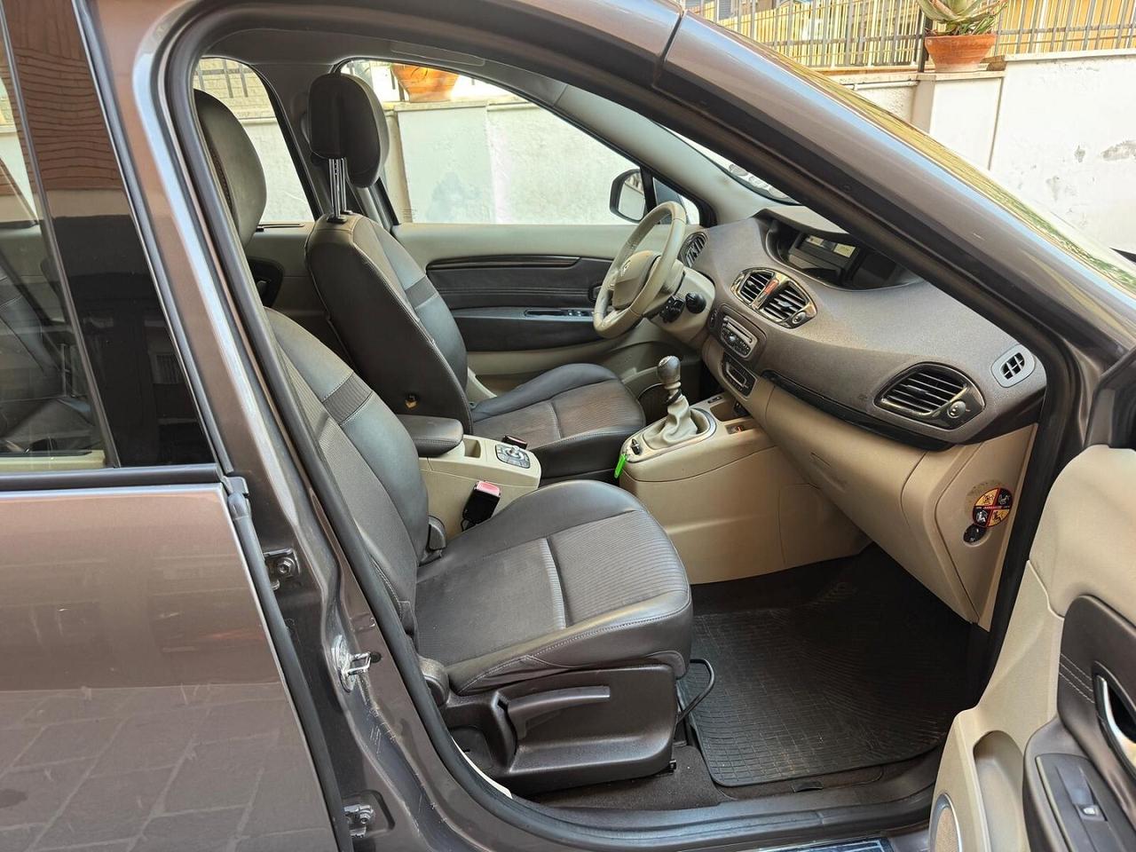 RENAULT Grand Scenic 1.9 dCi 130CV Luxe 7 POSTI