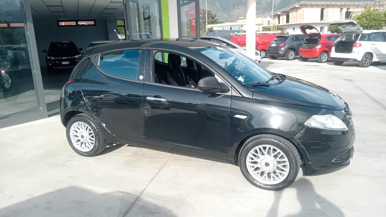 Lancia Ypsilon 1.2 69 CV 5 porte GPL Ecochic Silver