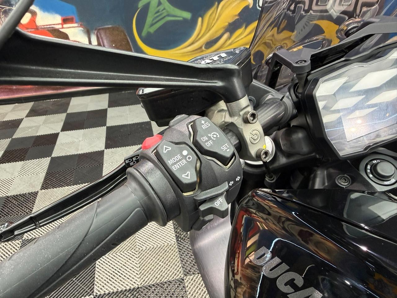 Ducati Diavel V4 (34050)