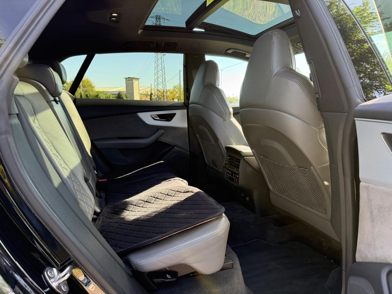 Audi Q8 55 TFSI quattro tiptronic Sport