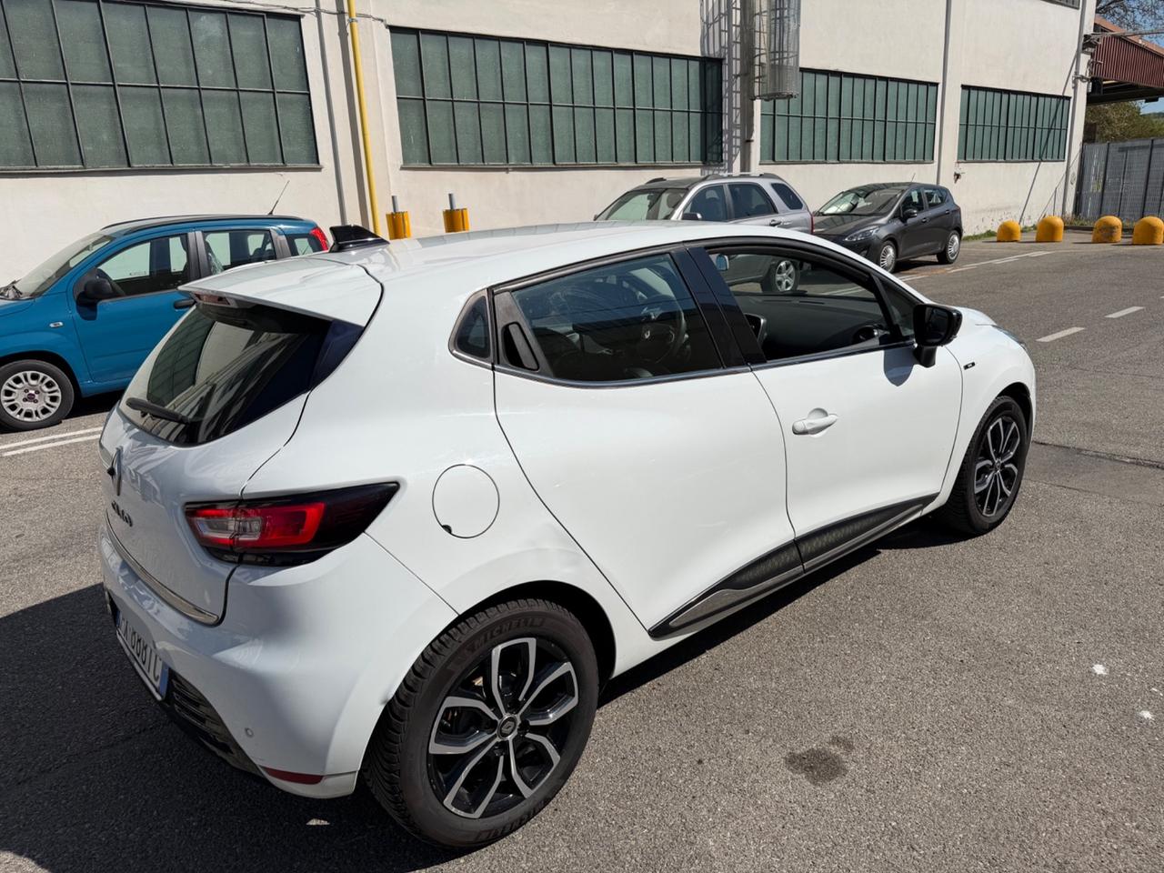 Renault Clio TCe 12V 75 CV 5 porte Moschino Zen