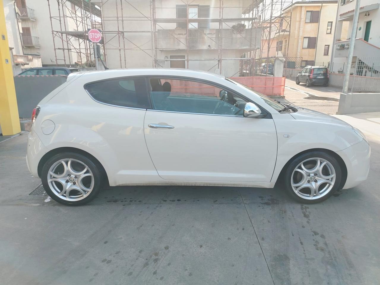 Alfa Romeo MiTo 1.6 JTDm 16V Distinctive 2010