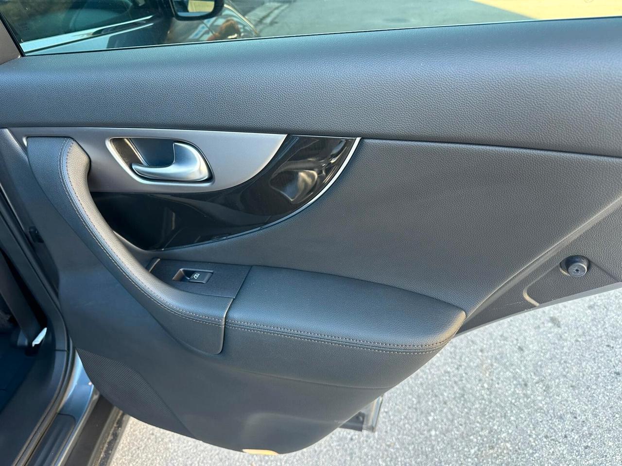 Infiniti QX70 3.0 diesel V6 AT S Premium