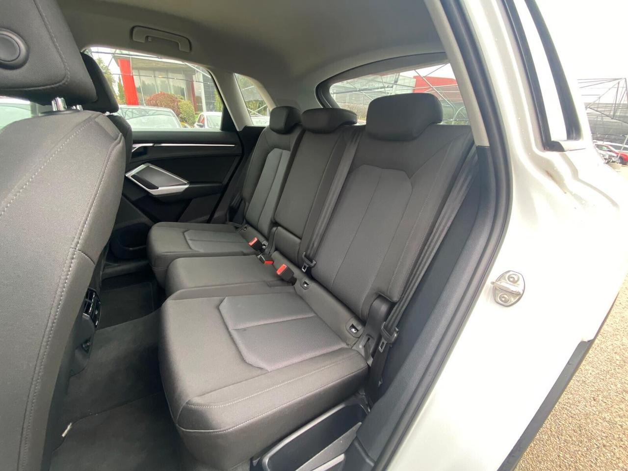 Audi Q3 45 TFSI e S tronic Business