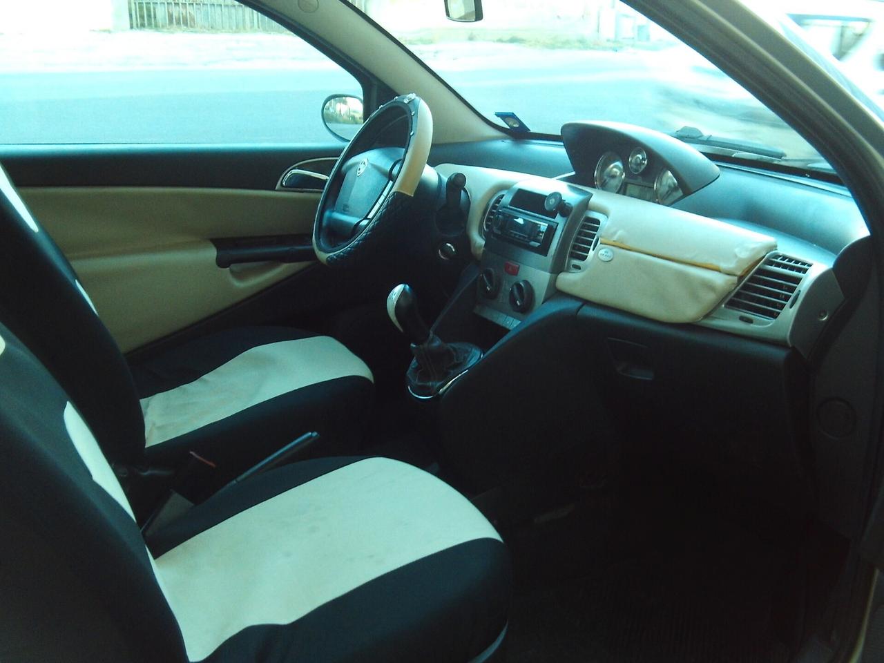 Lancia Ypsilon 1.3 MJT 75 CV Platino