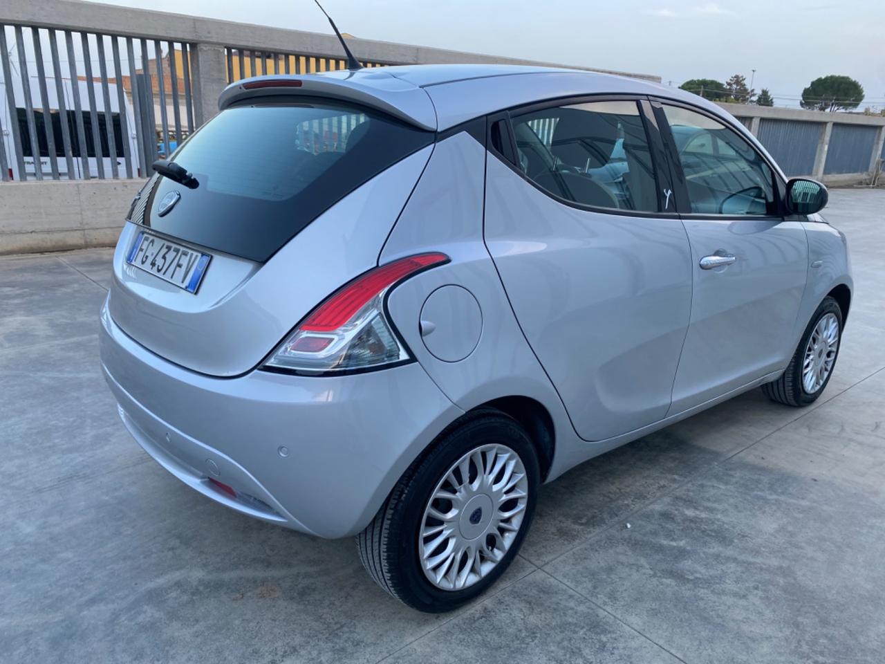 Lancia Ypsilon 1.2 69 CV 5 porte Silver