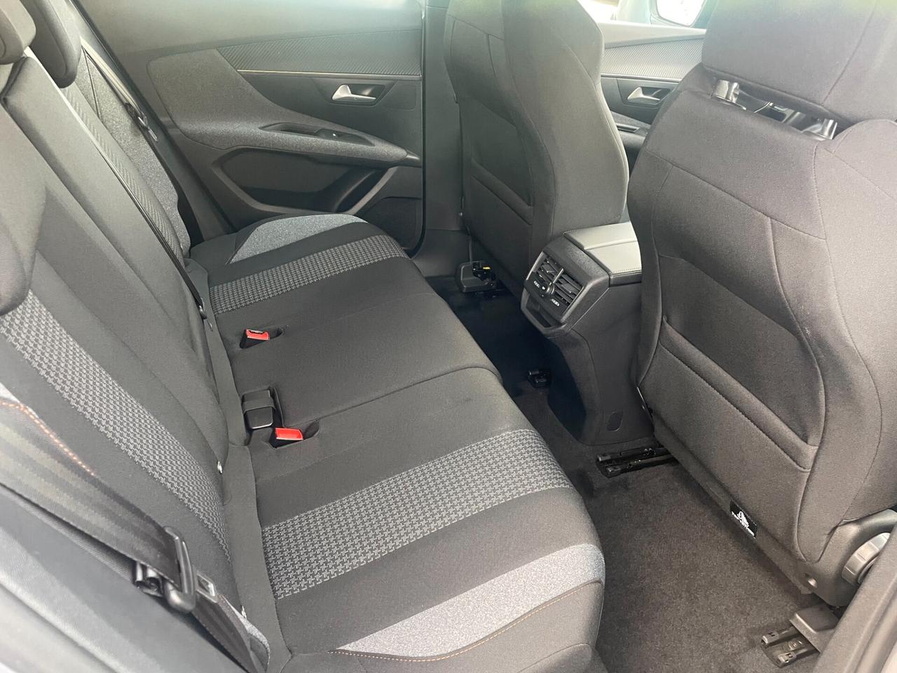 Peugeot 3008 BlueHDi 130 S&S EAT8 Active Business