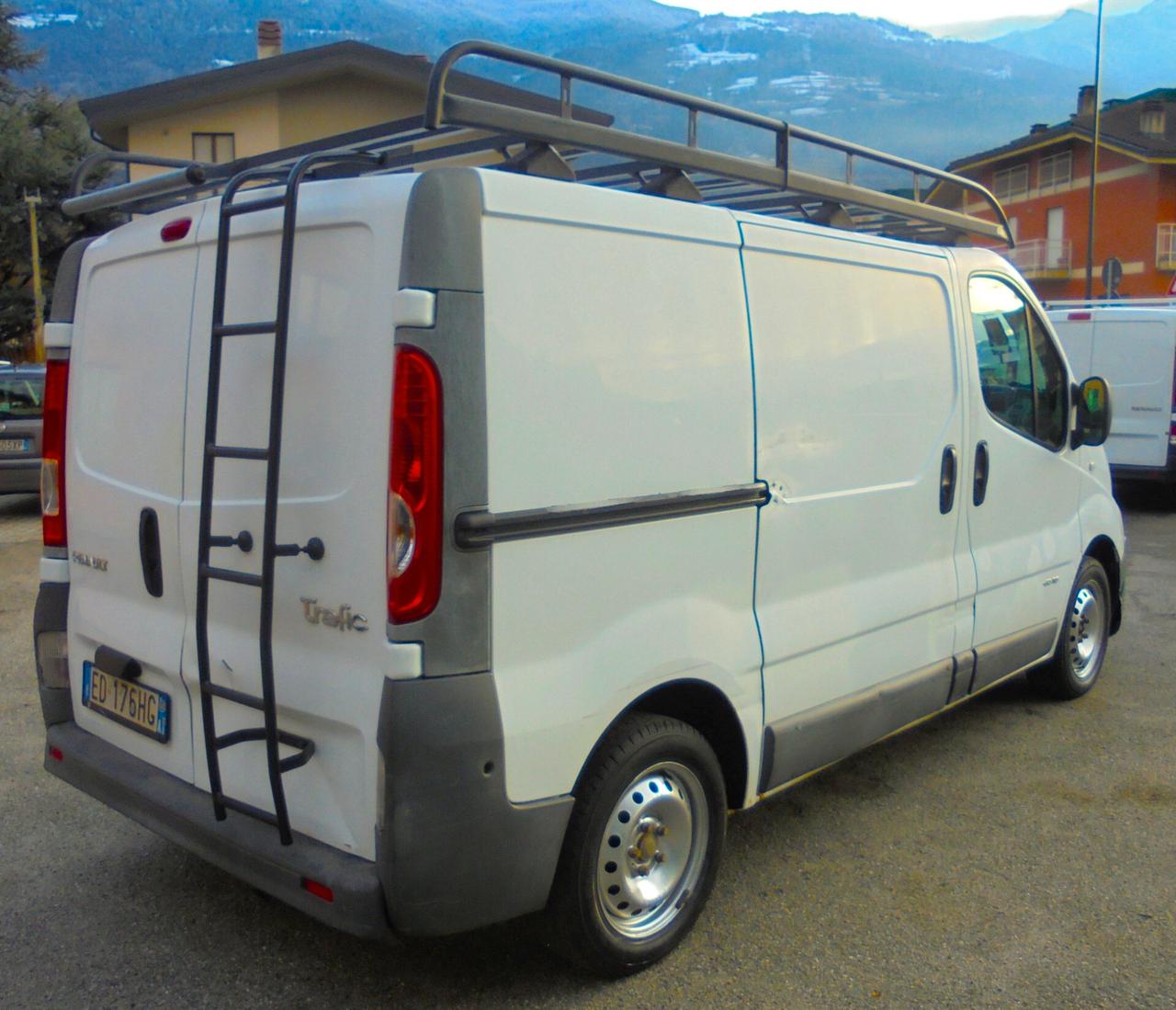 RENAULT TRAFIC 2000 DCI 115 CV