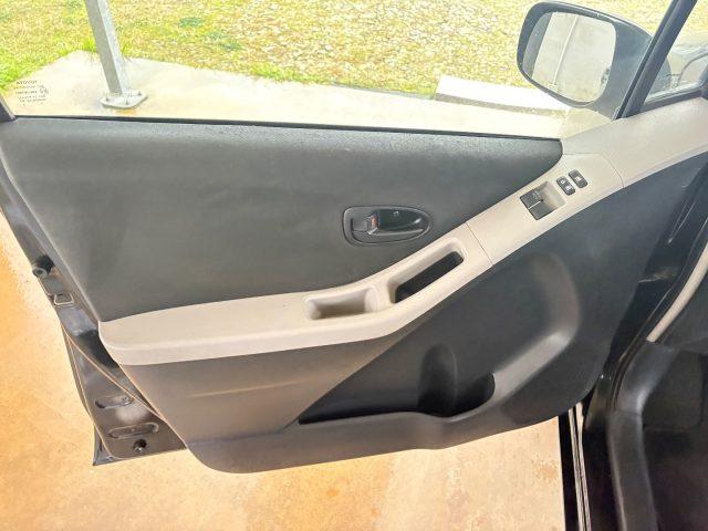 TOYOTA Yaris 1.0 5 porte OK NEIèATENTATI BòUETHOOT