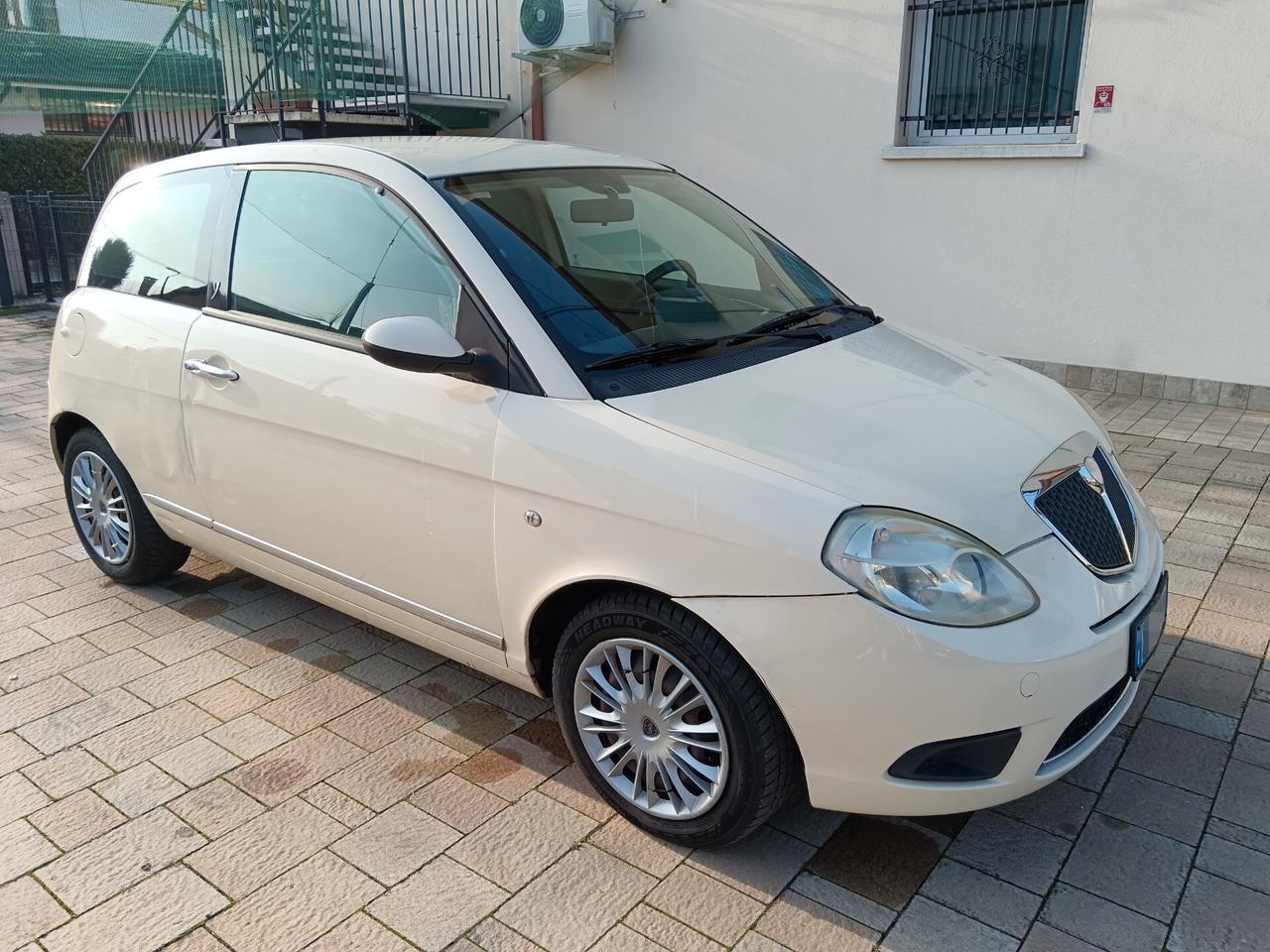 Lancia Ypsilon 1.4 16V Oro Bianco