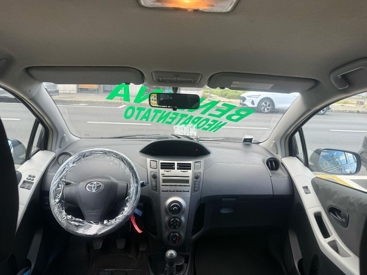 Toyota Yaris 1.0 BENZINA - 5 porte - NEOPATENTATO