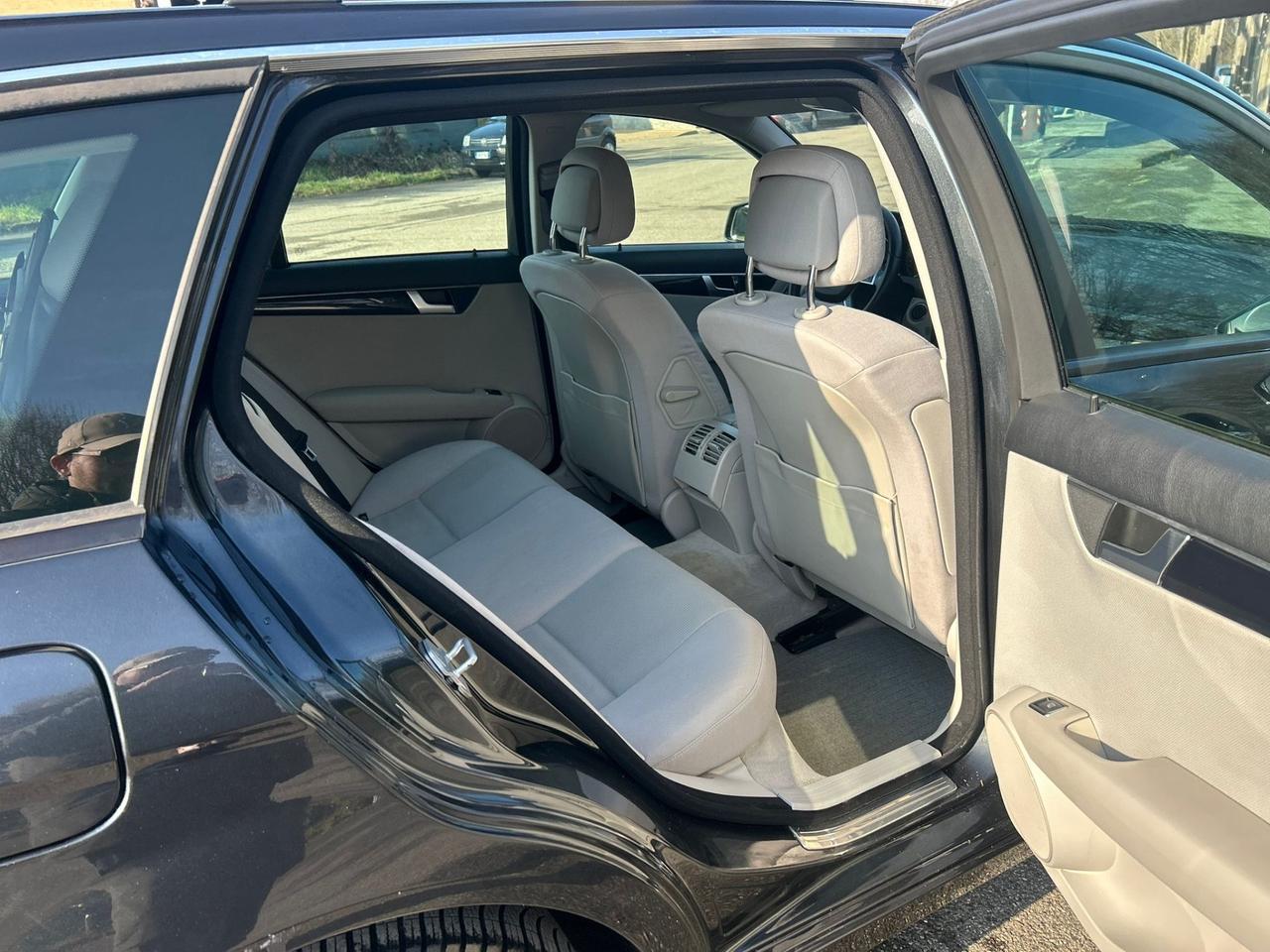 Mercedes-benz C 220 CDI BlueEFFICIENCY Avantgarde