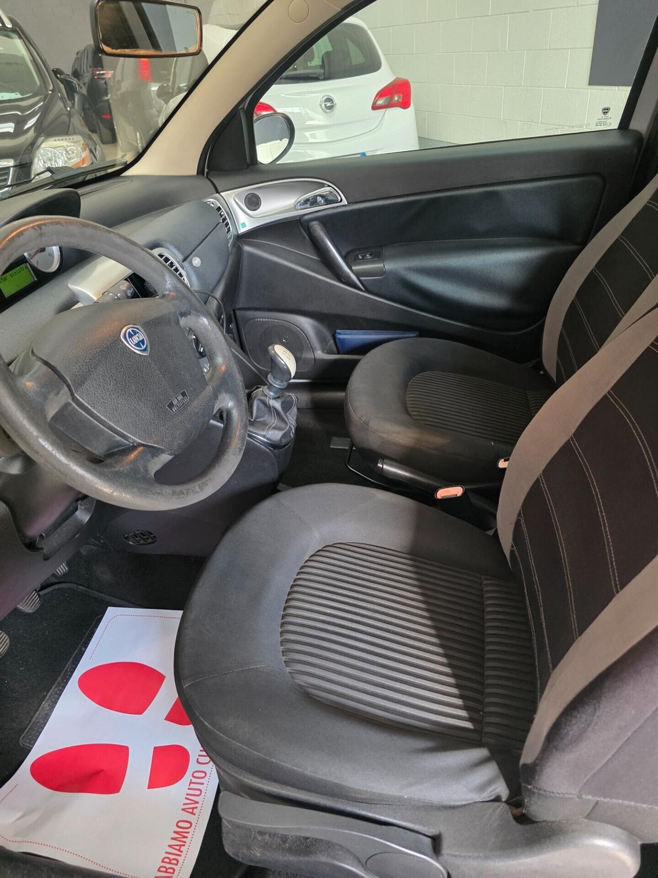 Lancia Ypsilon 1.2 Oro 5 posti