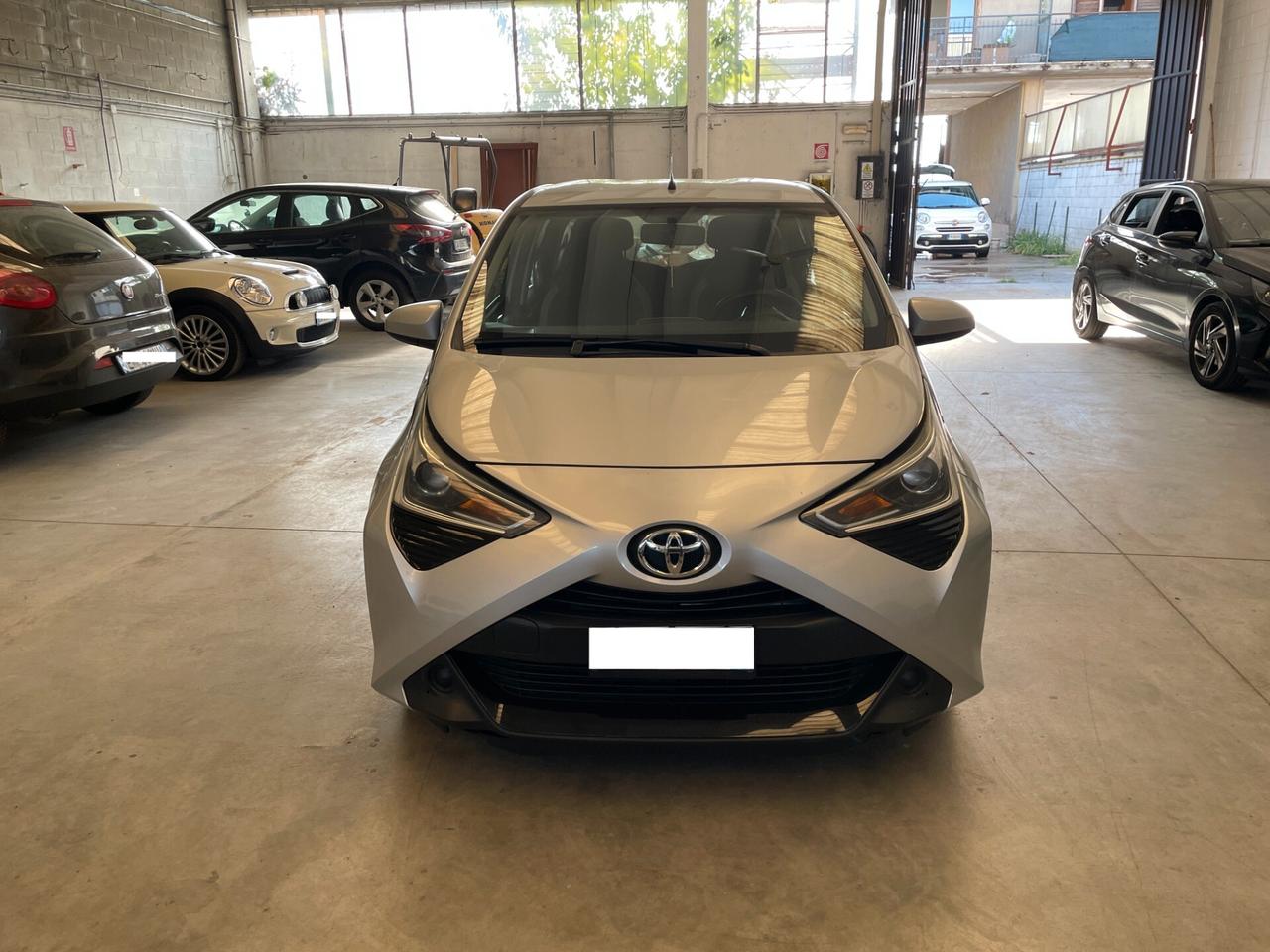 Toyota Aygo Connect 1.0 VVT-i 72CV 5 porte x-business MMT