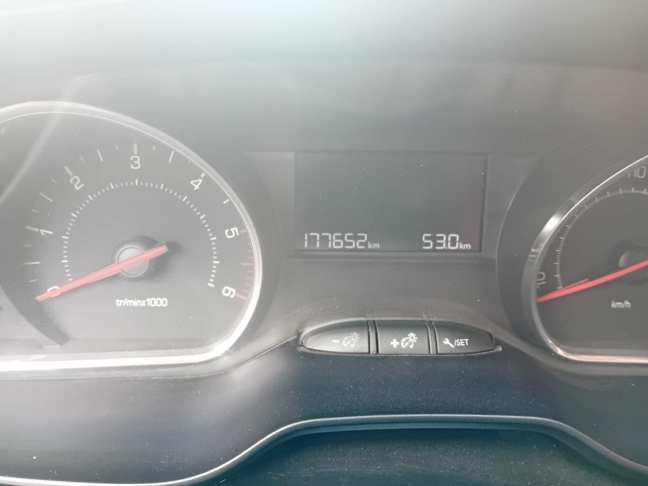 Peugeot 208 1.4 HDi 68 CV 5 porte Active