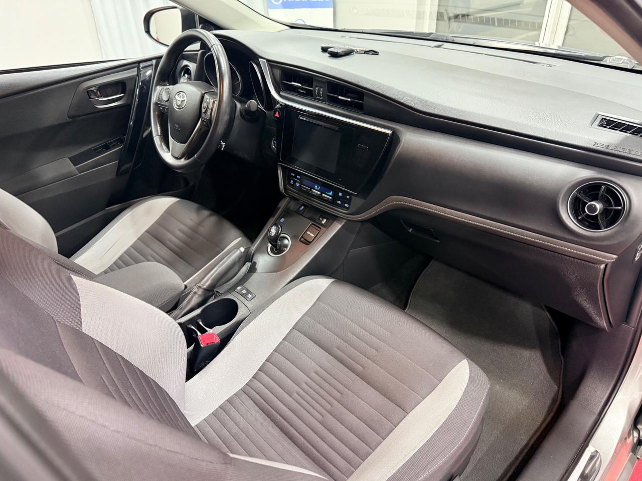 Toyota Auris 1.8 Hybrid Lounge