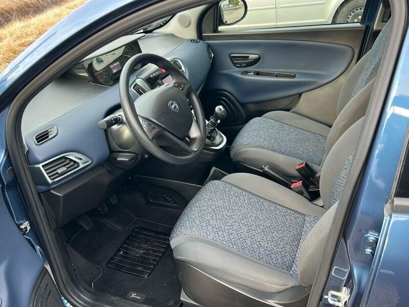Lancia Ypsilon 1.0 FireFly 70cv Hybrid Platino