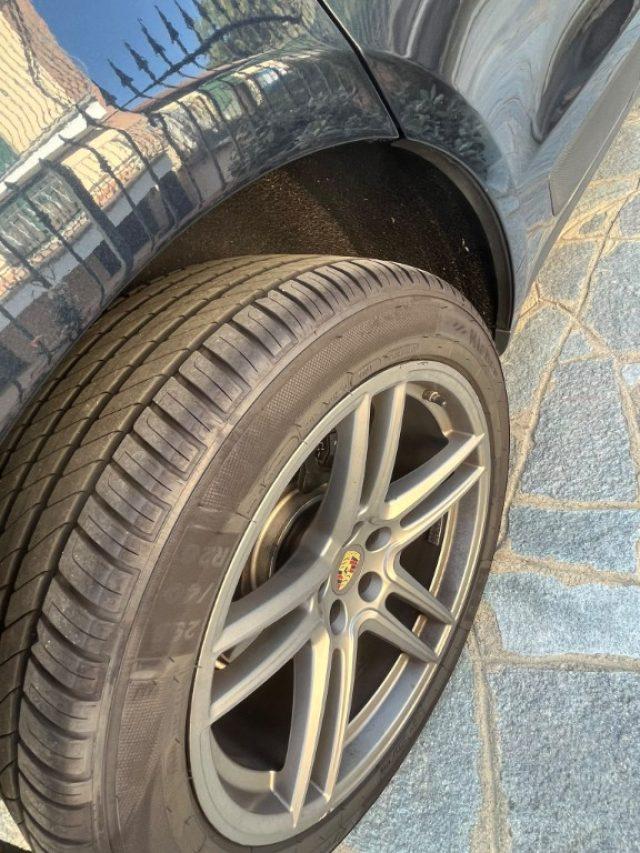 PORSCHE Macan 2.0