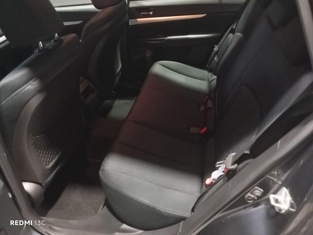 Subaru Legacy del 2013 GPL 2033 GANCIO TRAINO THULE