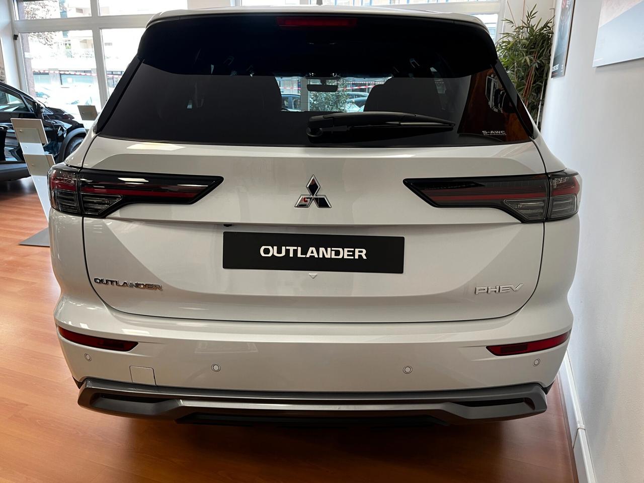 Mitsubishi Outlander 2.4 Phev Plug-in