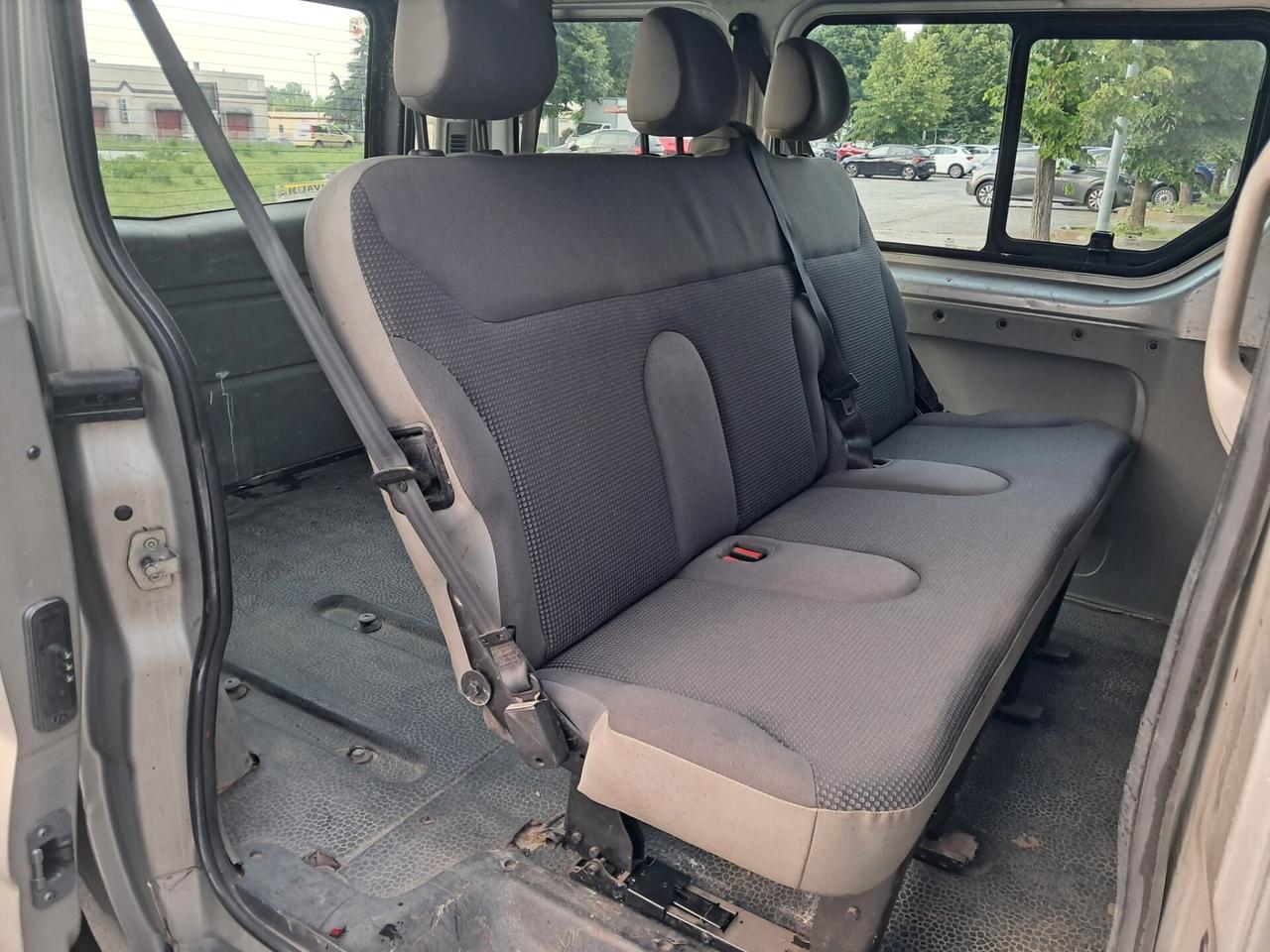 VIVARO 6 POSTI AUTOCARRO