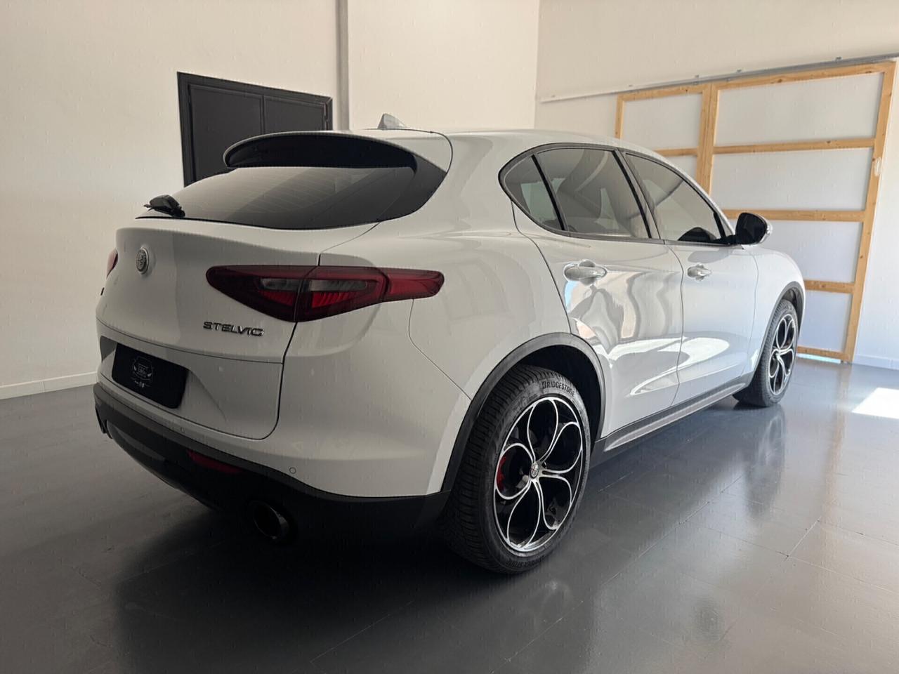 Alfa Romeo Stelvio 2.2 Turbodiesel 180 CV AT8 Q4
