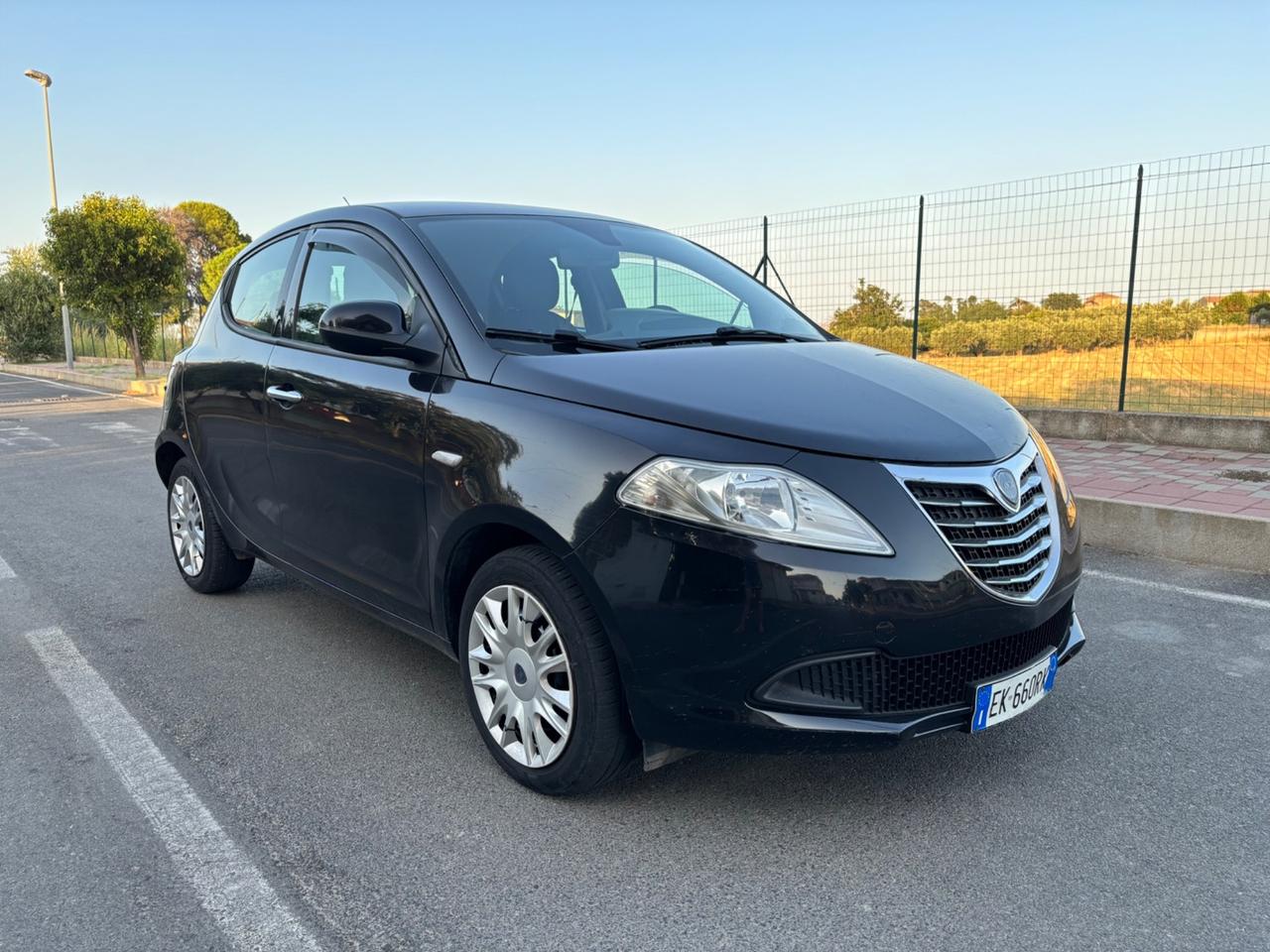 Lancia Ypsilon 1.3 MJT 75 CV Unyca