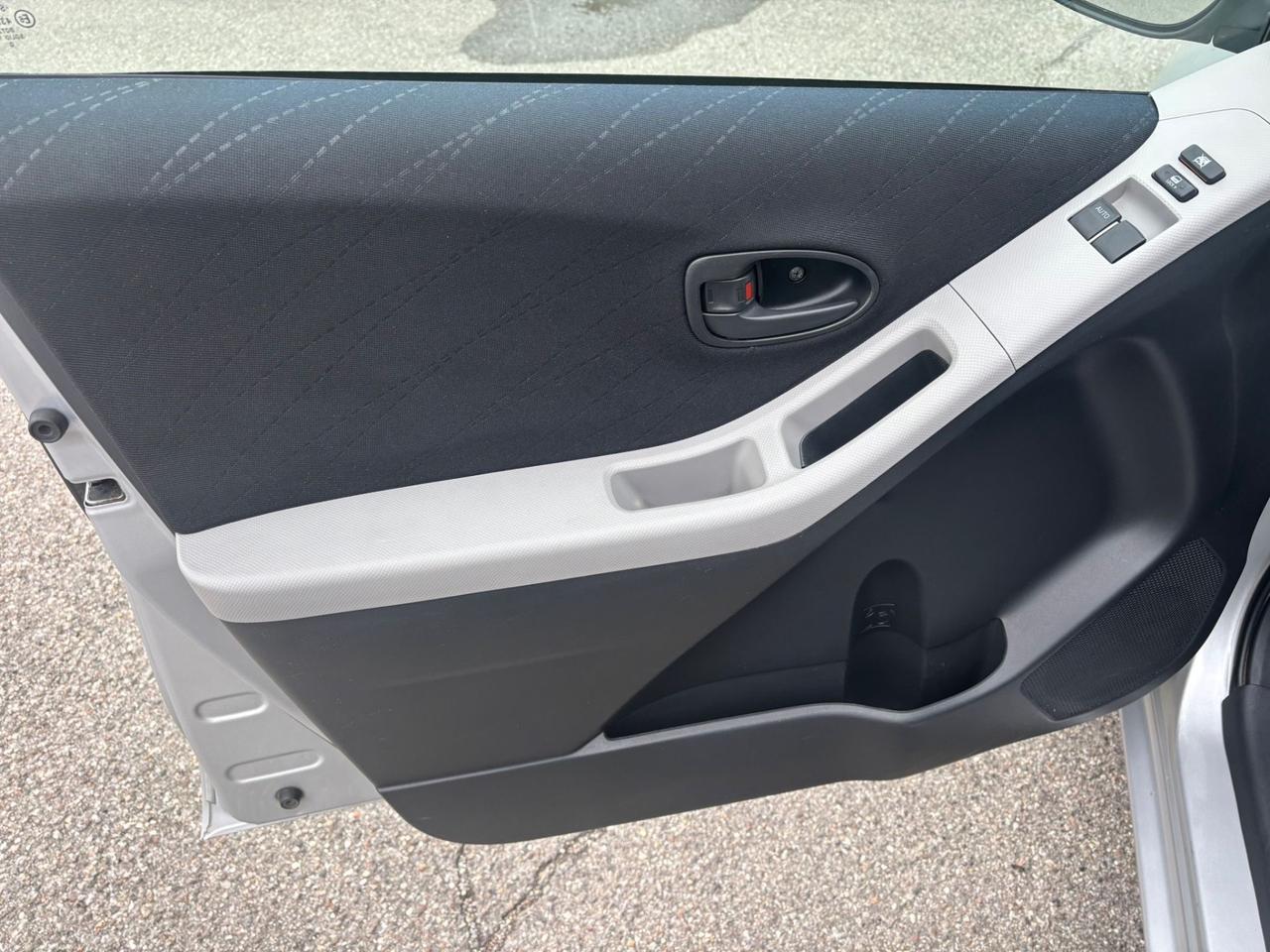 Toyota Yaris 1.0 5 porte