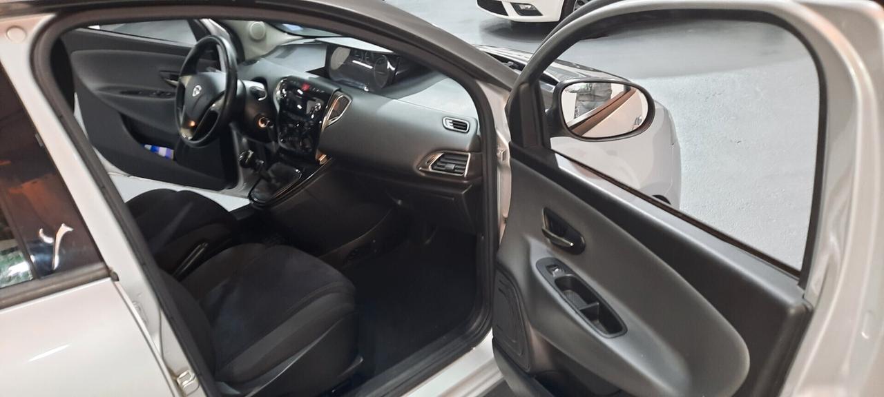 Lancia Ypsilon 1.2 69 CV 5 porte S&S Platinum