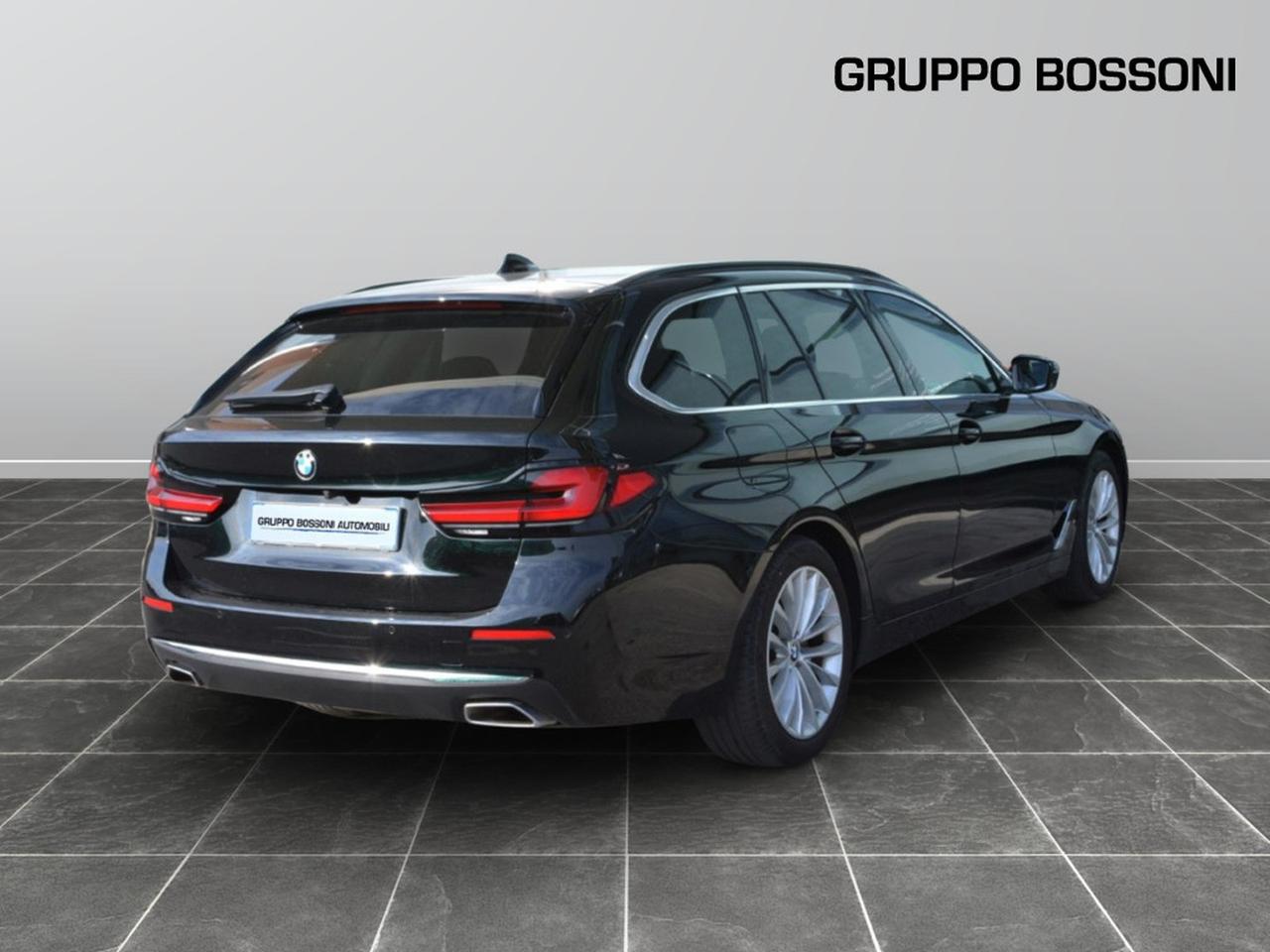 BMW Serie 5 touring 518d mild hybrid 48v luxury steptronic